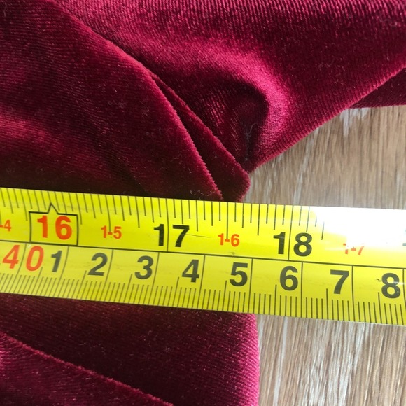 White House Black Market Burgundy Velvet Off The Shoulder Blouse $89 Small - Picture 11 of 12